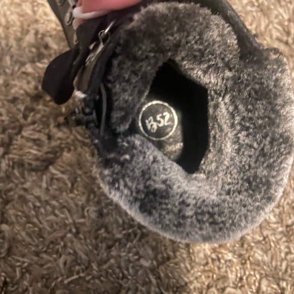 Shearling Black Boots - Picture 3 of 6